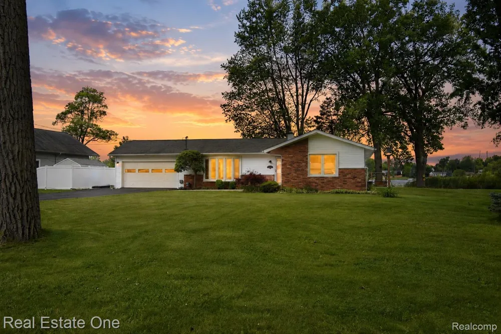 11422 Skyline Drive Fenton Charter Township, MI 48430