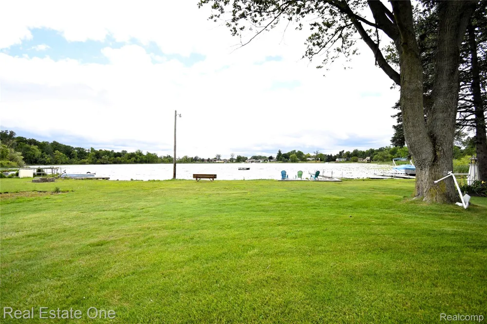 11422 Skyline Drive Fenton Charter Township, MI 48430