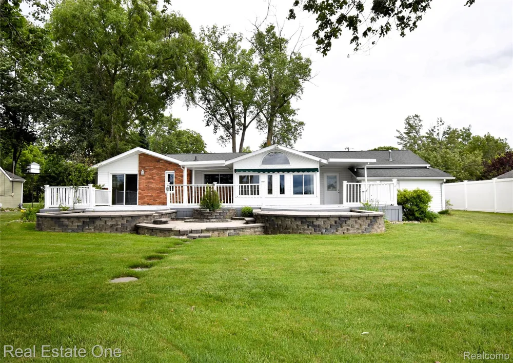11422 Skyline Drive Fenton Charter Township, MI 48430