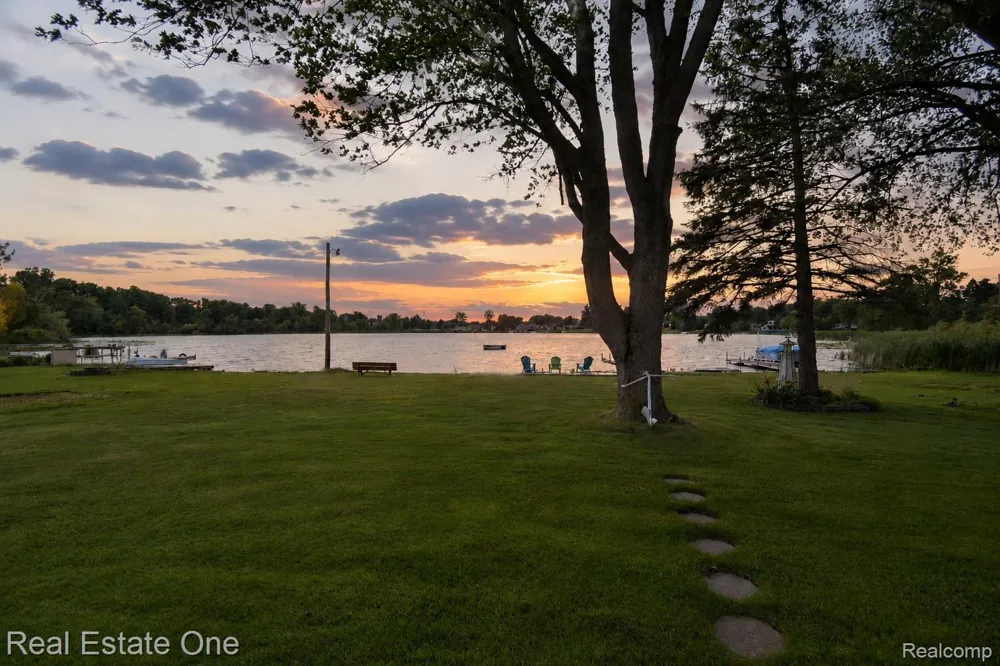 11422 Skyline Drive Fenton Charter Township, MI 48430