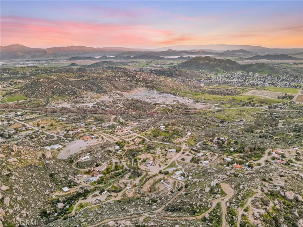 31300 Ruth Lane Homeland, CA 92548