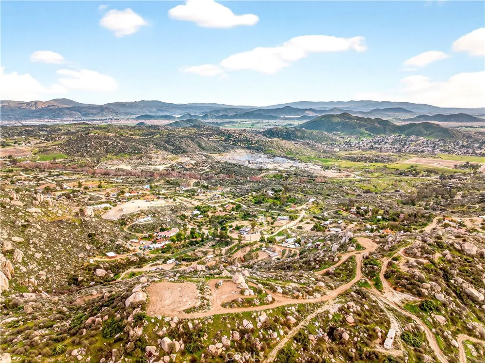 31300 Ruth Lane Homeland, CA 92548