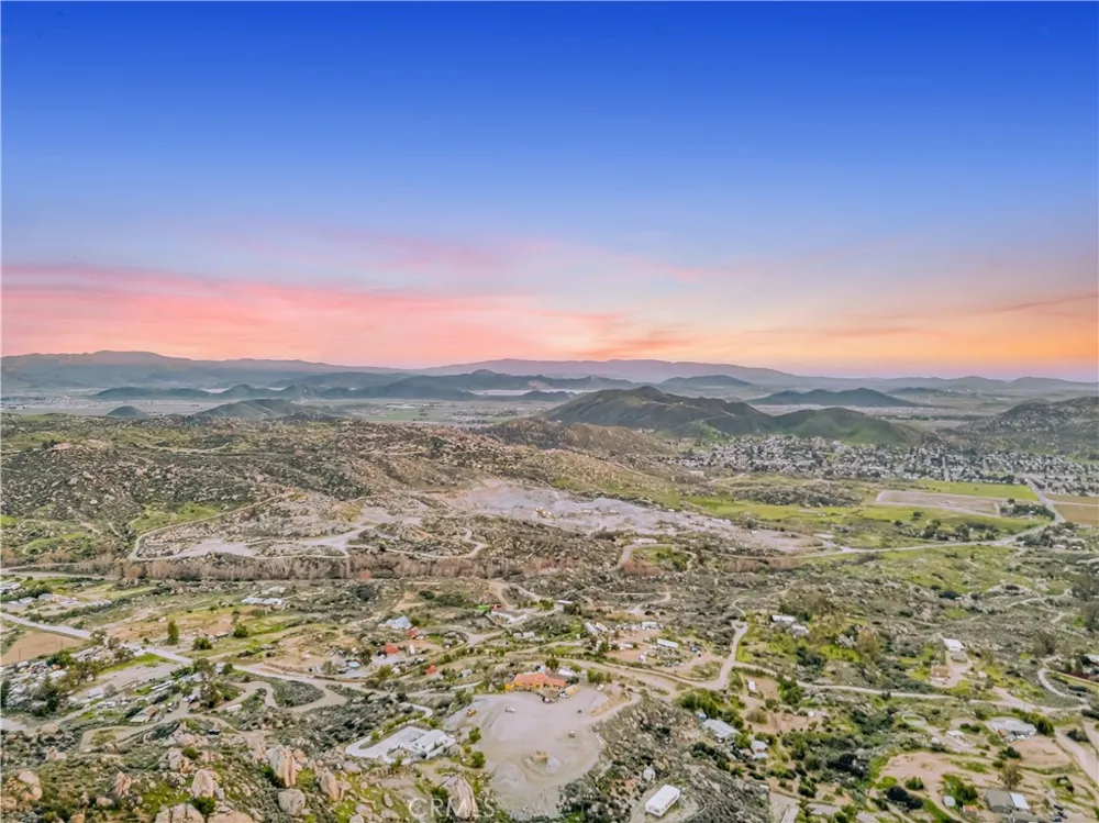31300 Ruth Lane Homeland, CA 92548