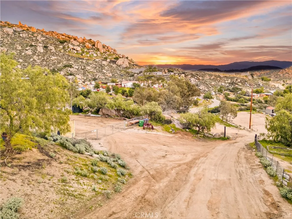 31300 Ruth Lane Homeland, CA 92548