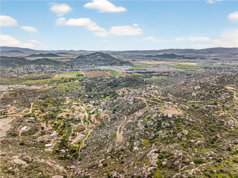 31300 Ruth Lane Homeland, CA 92548