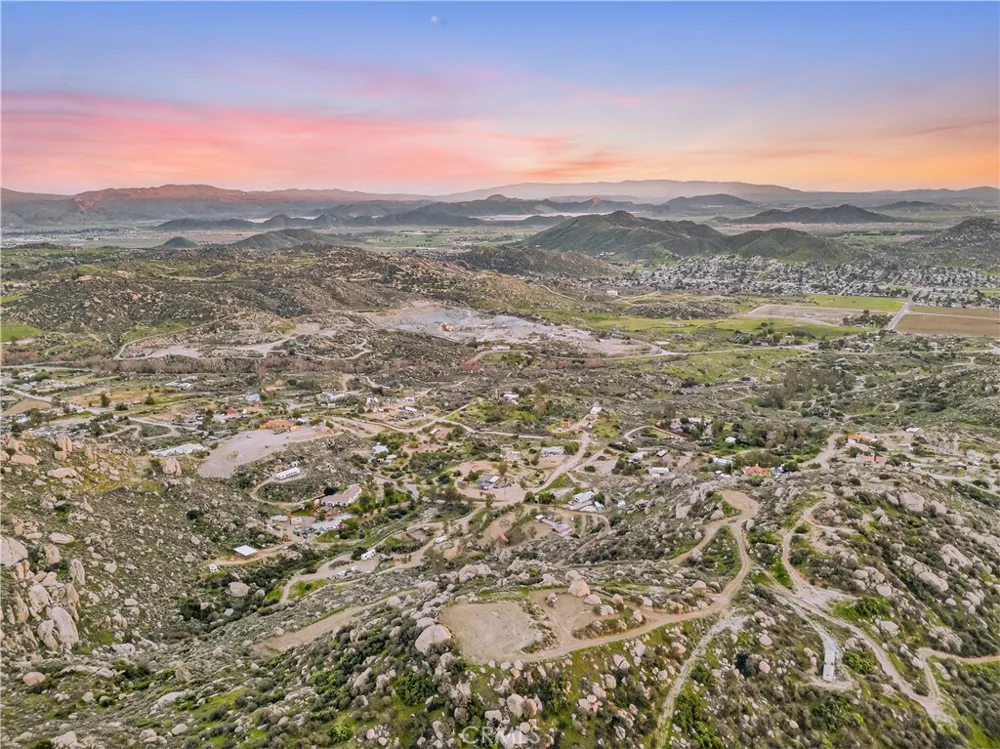 31300 Ruth Lane Homeland, CA 92548