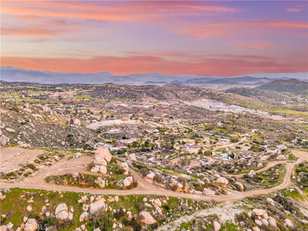 31300 Ruth Lane Homeland, CA 92548
