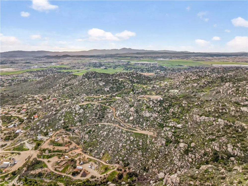 31300 Ruth Lane Homeland, CA 92548