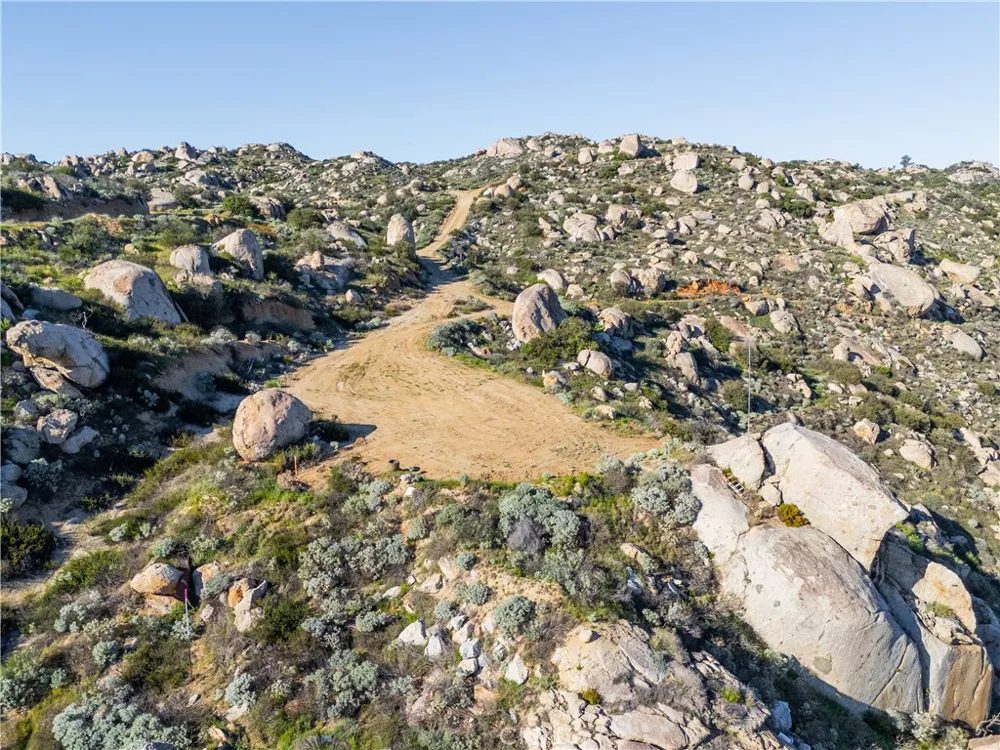 31300 Ruth Lane Homeland, CA 92548