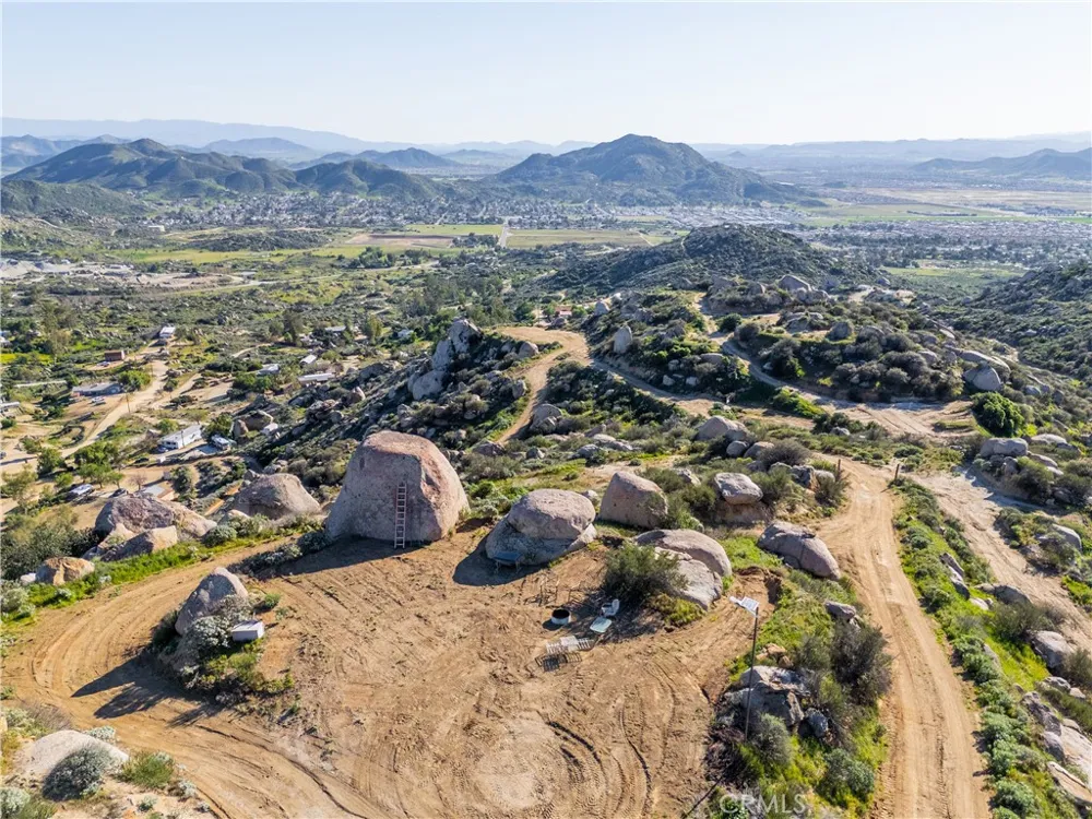31300 Ruth Lane Homeland, CA 92548