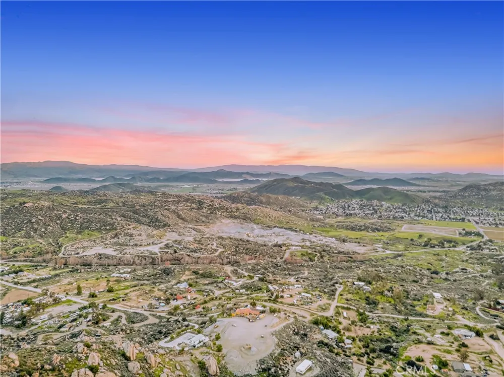 31300 Ruth Lane Homeland, CA 92548