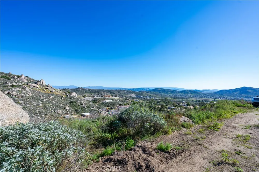 31300 Ruth Lane Homeland, CA 92548