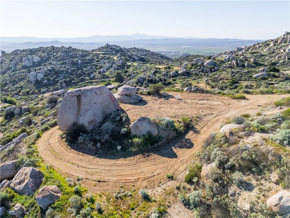 31300 Ruth Lane Homeland, CA 92548