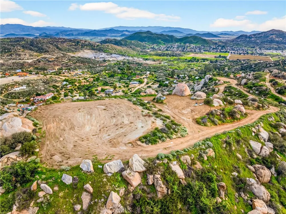 31300 Ruth Lane Homeland, CA 92548