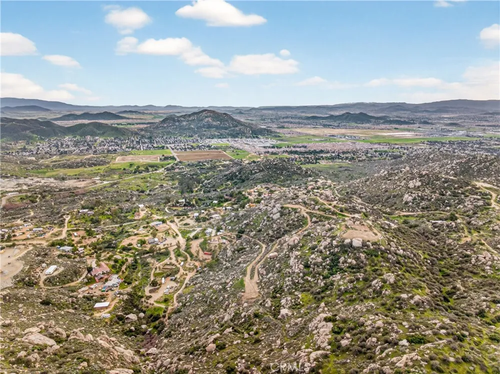 31300 Ruth Lane Homeland, CA 92548