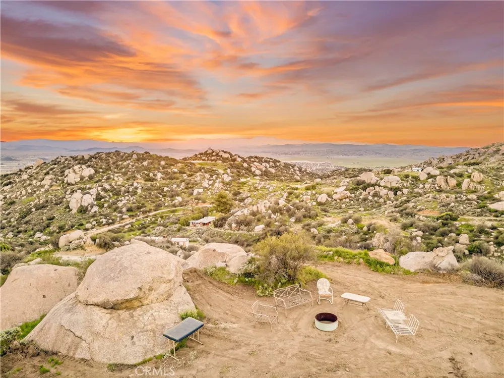 31300 Ruth Lane Homeland, CA 92548