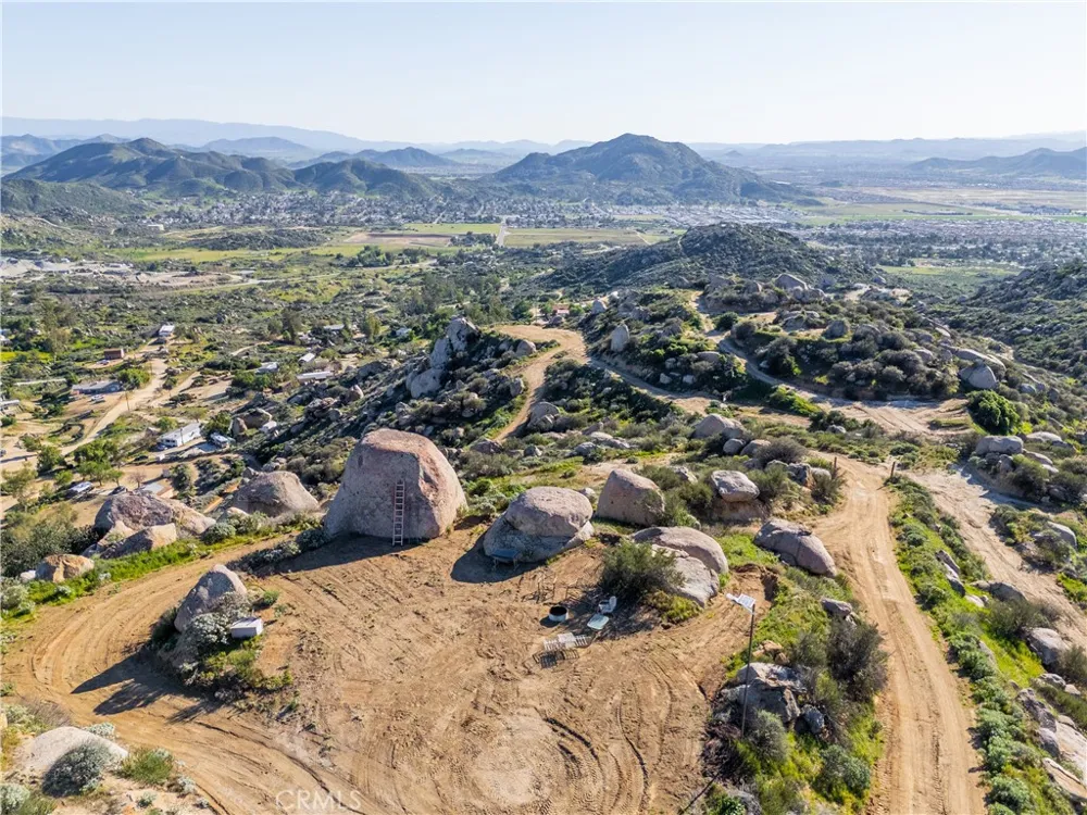 31300 Ruth Lane Homeland, CA 92548