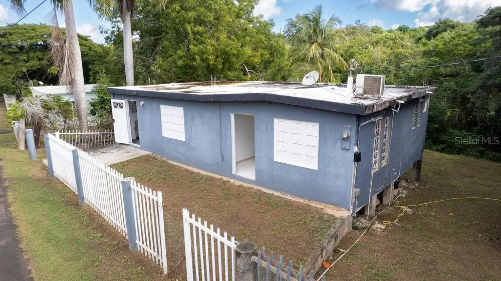 63 SECTOR VILLA BORINQUEN Vieques, PR 00765