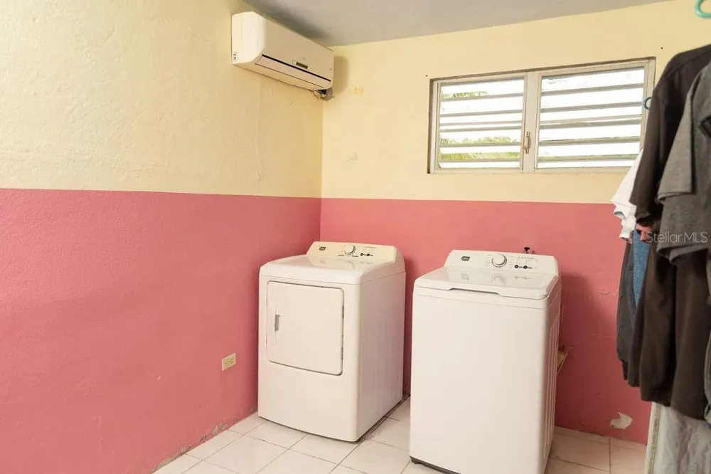 63 SECTOR VILLA BORINQUEN Vieques, PR 00765
