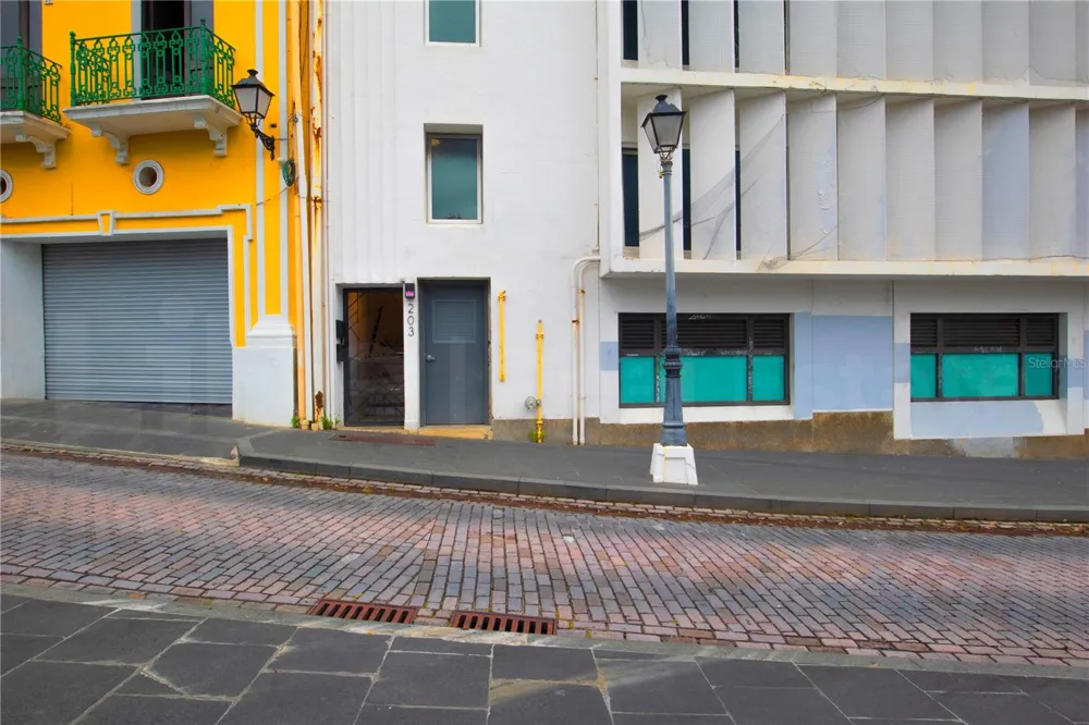 203 RECINTO SUR #5 Old San Juan, PR 00901