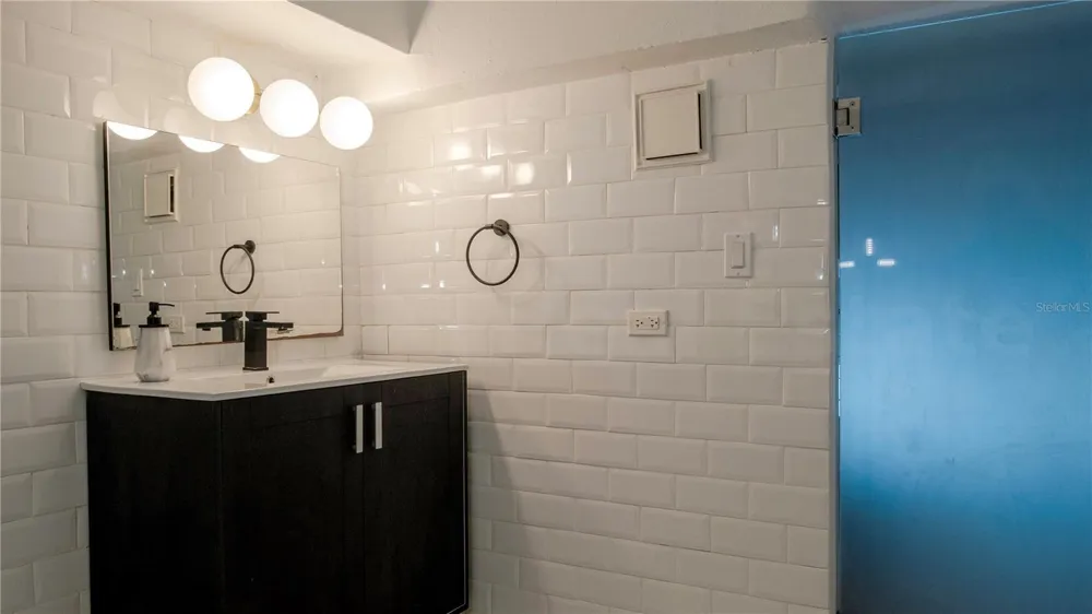 203 RECINTO SUR #5 Old San Juan, PR 00901