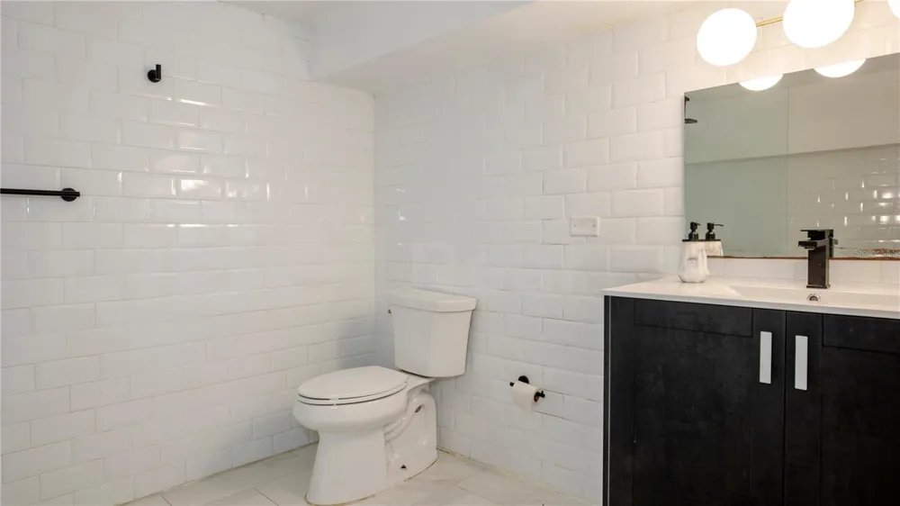 203 RECINTO SUR #5 Old San Juan, PR 00901