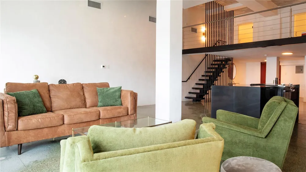 203 RECINTO SUR #5 Old San Juan, PR 00901