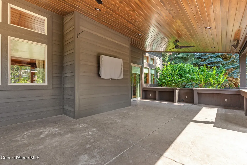 9641 EASY STREET Hayden Lake, ID 83835