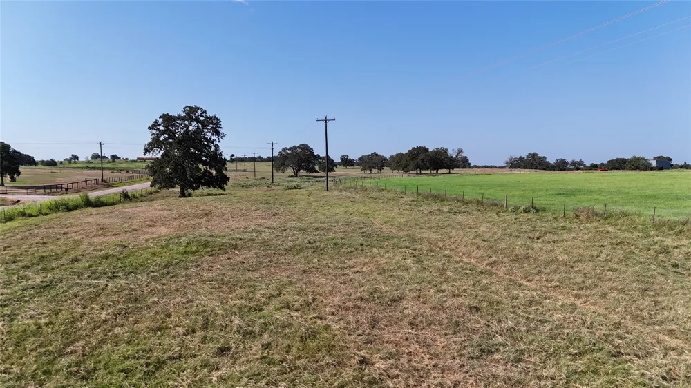 2039 County Road 326 Giddings, TX 78942