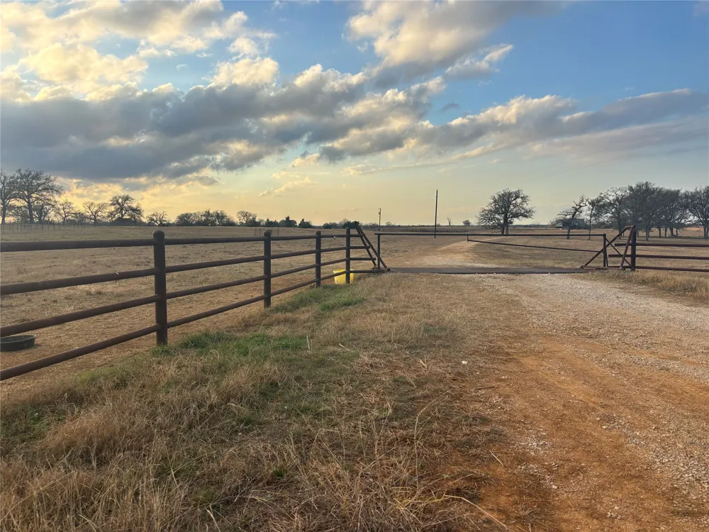 2039 County Road 326 Giddings, TX 78942