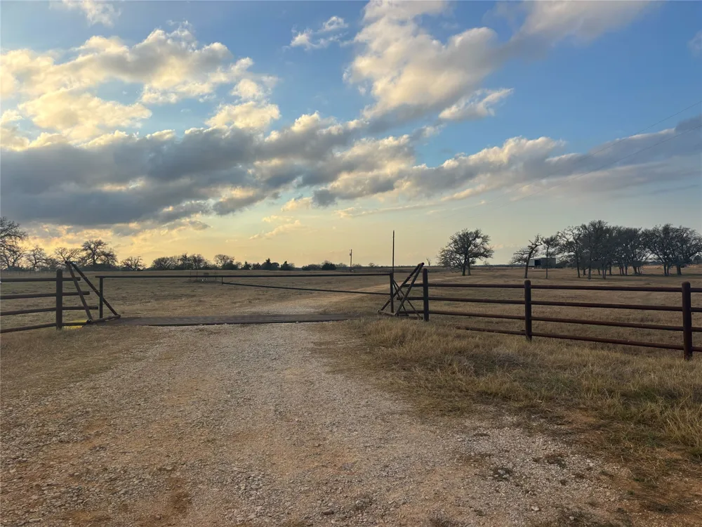 2039 County Road 326 Giddings, TX 78942