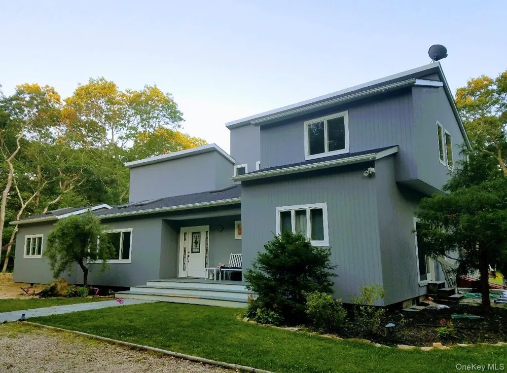 10 Skyes Neck Court East Quogue, NY 11942