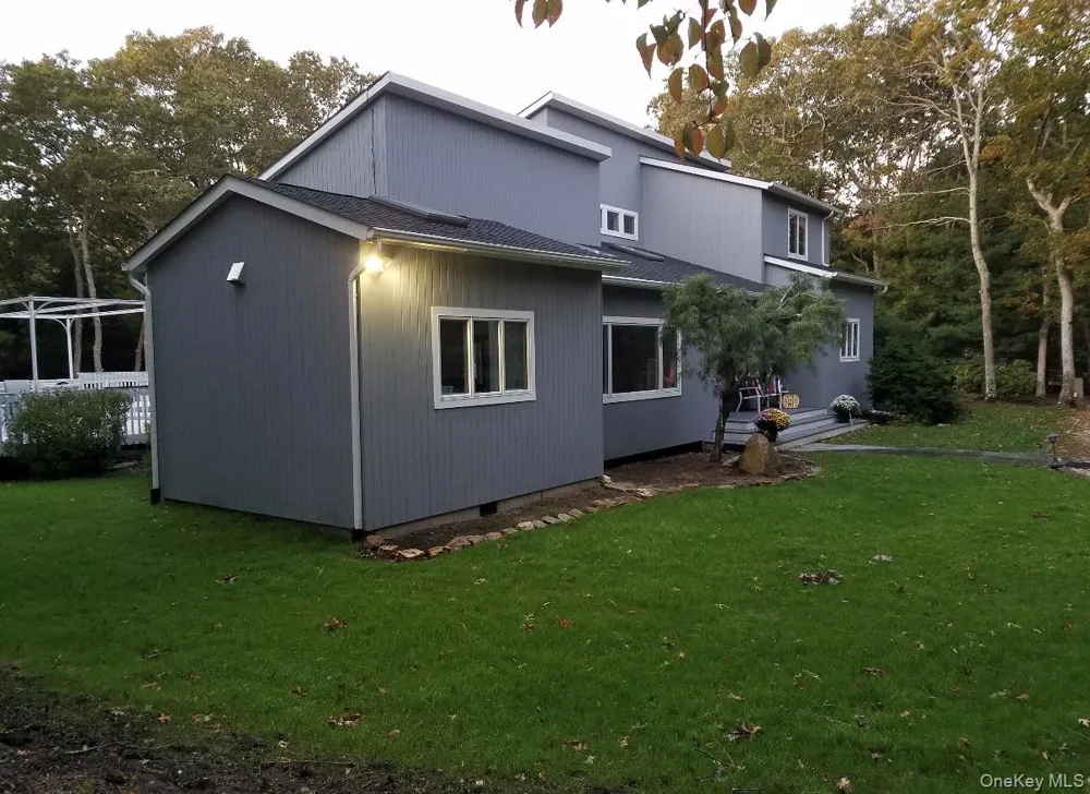 10 Skyes Neck Court East Quogue, NY 11942