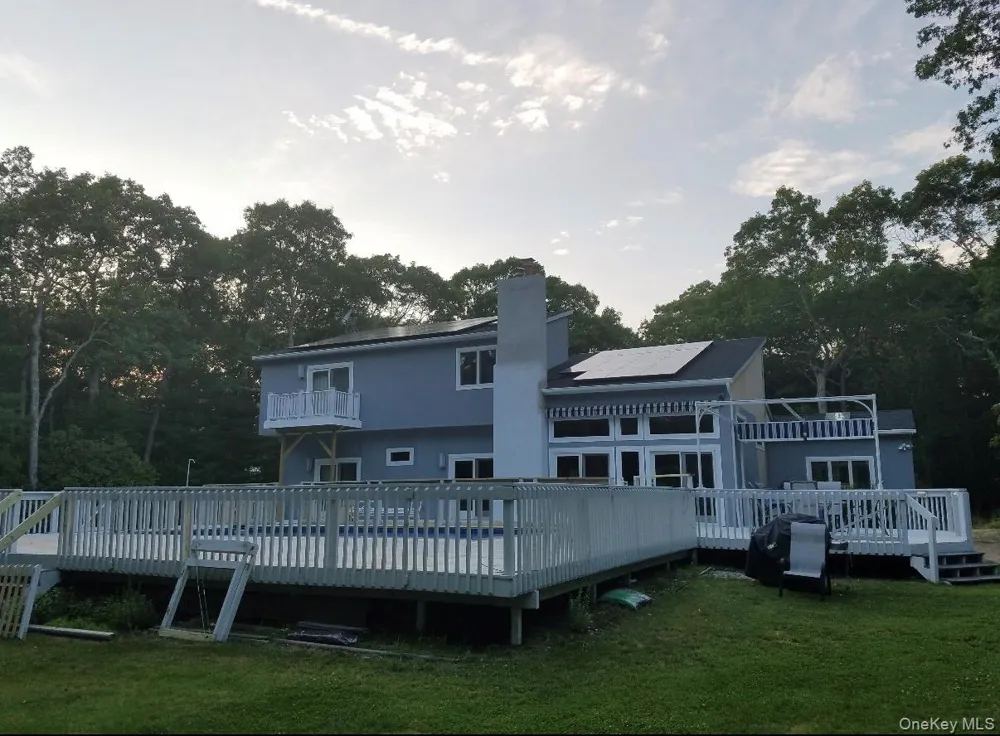 10 Skyes Neck Court East Quogue, NY 11942
