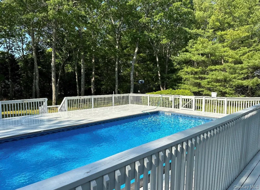 10 Skyes Neck Court East Quogue, NY 11942