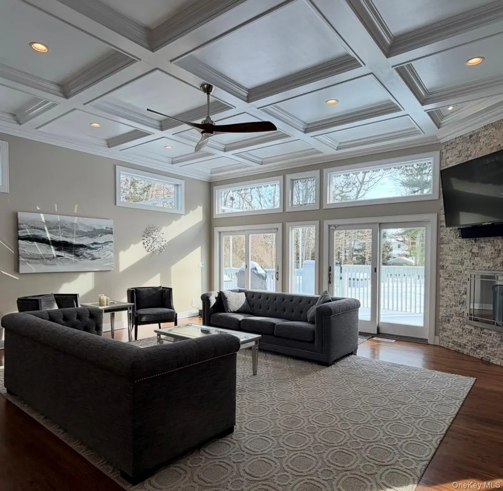 10 Skyes Neck Court East Quogue, NY 11942