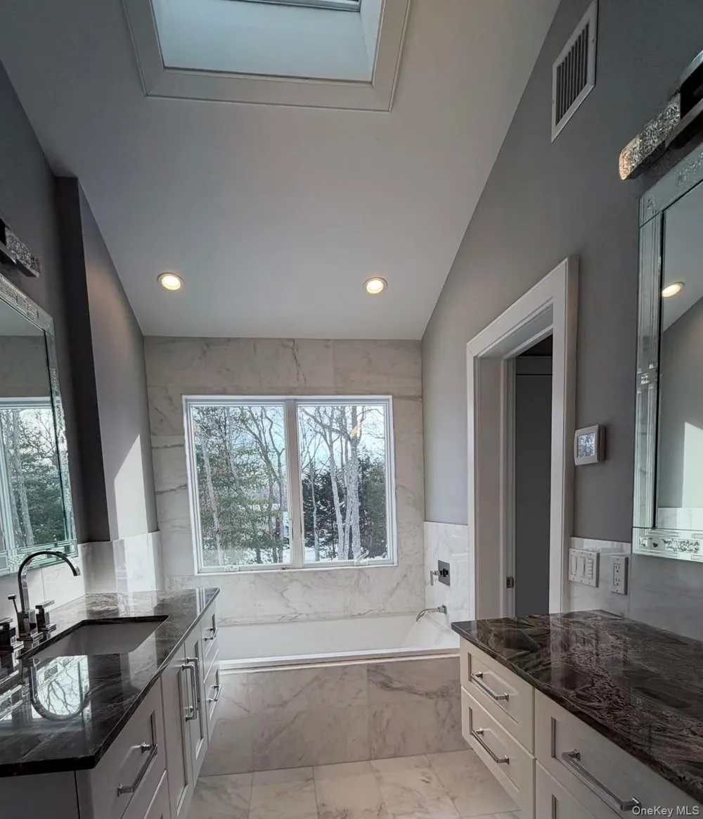 10 Skyes Neck Court East Quogue, NY 11942