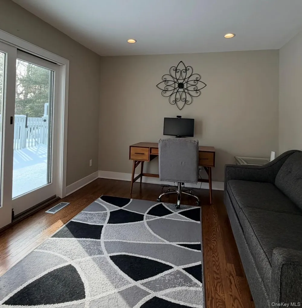 10 Skyes Neck Court East Quogue, NY 11942