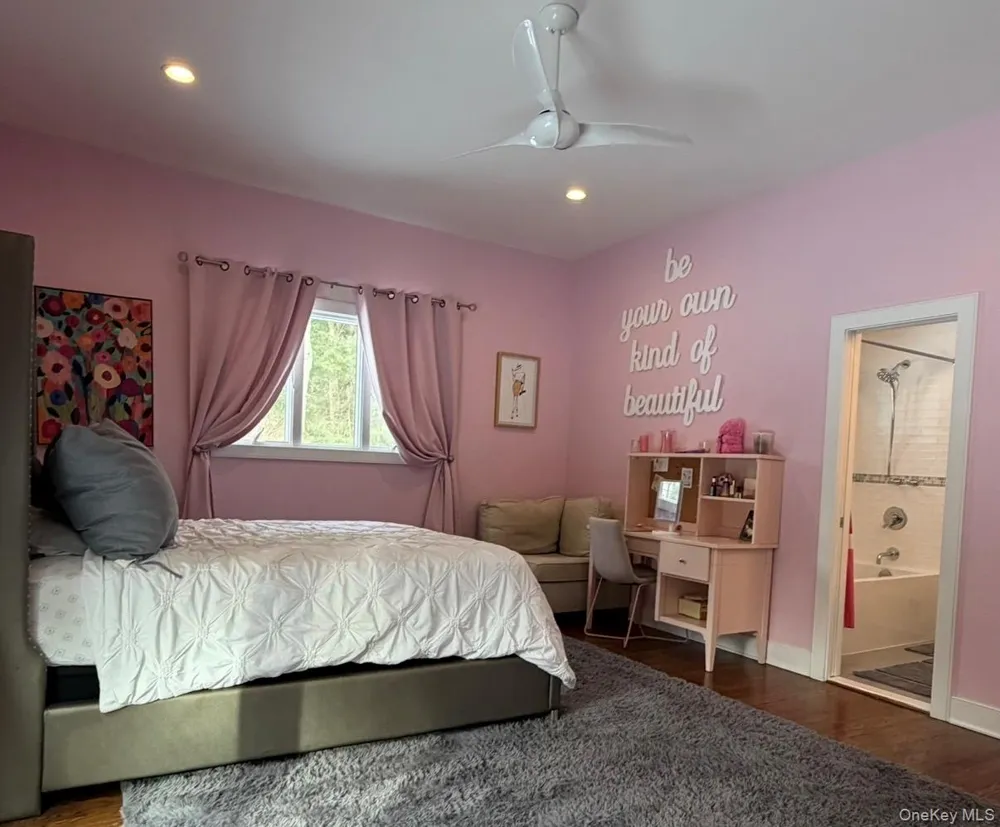 10 Skyes Neck Court East Quogue, NY 11942