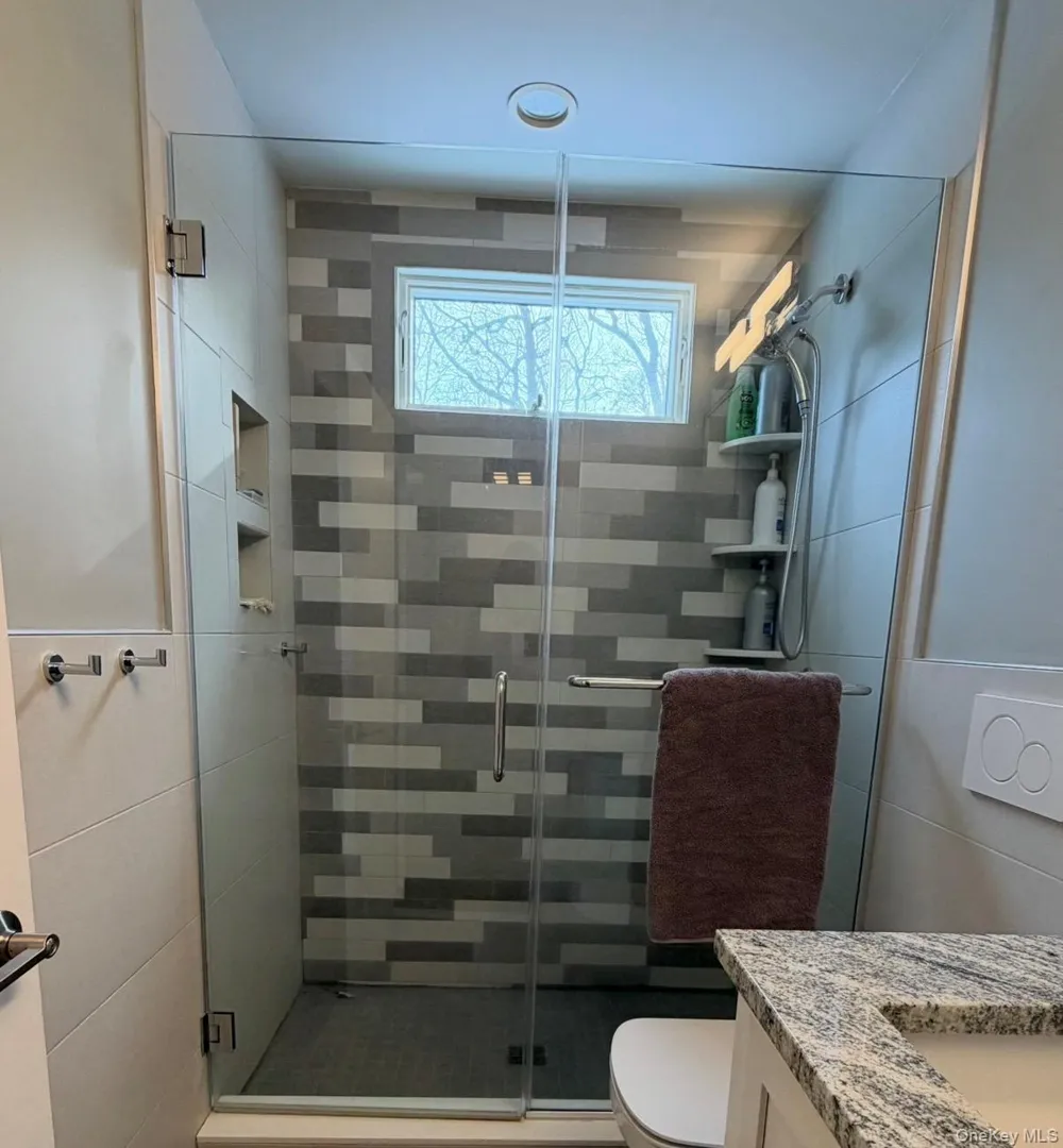 10 Skyes Neck Court East Quogue, NY 11942