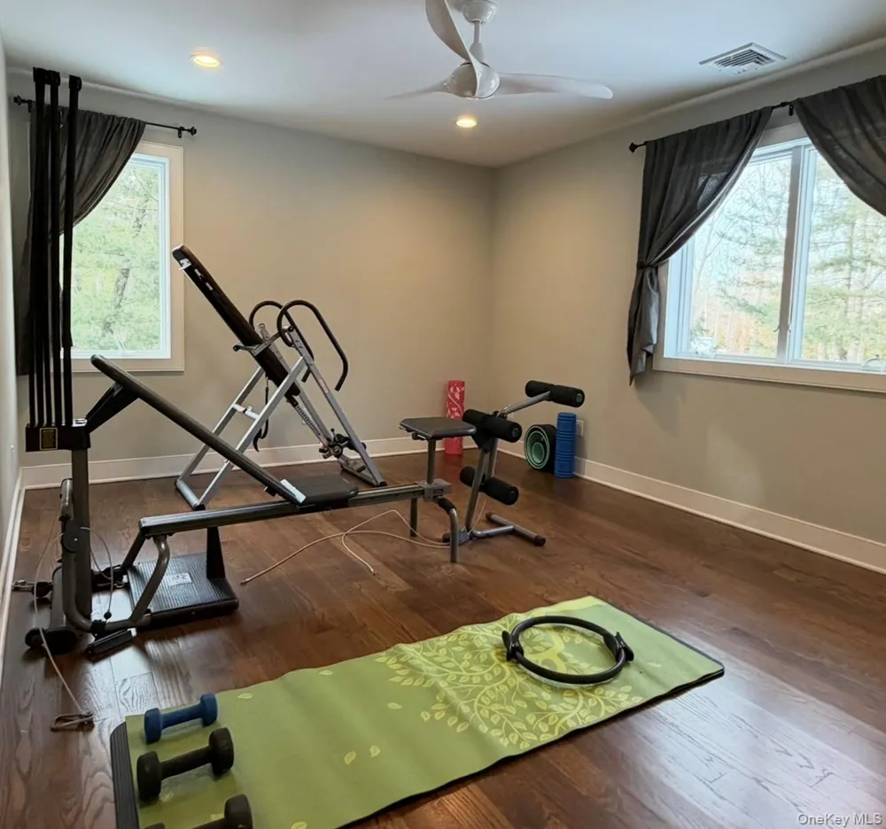 10 Skyes Neck Court East Quogue, NY 11942
