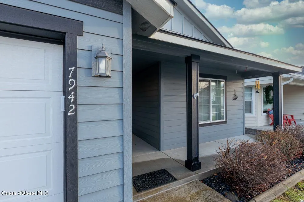 7942 W KAYAK COURT Rathdrum, ID 83858