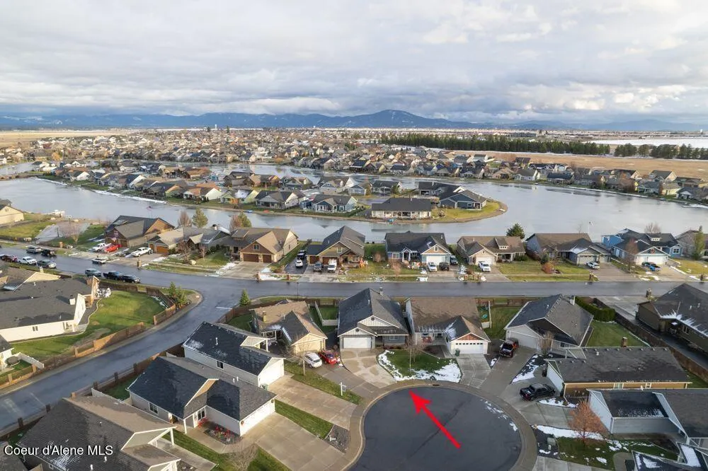 7942 W KAYAK COURT Rathdrum, ID 83858