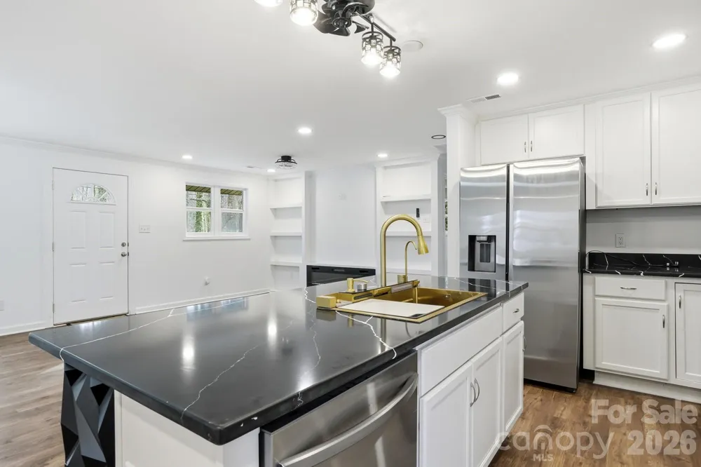 704 W Border Street Dallas, NC 28034