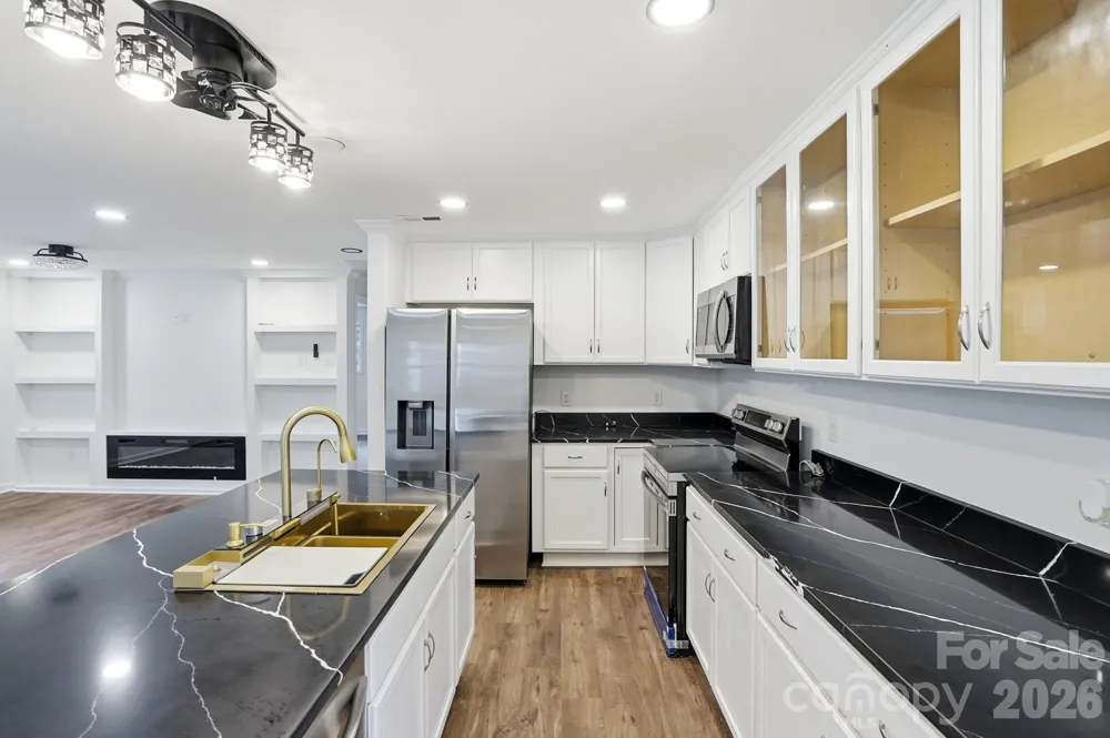 704 W Border Street Dallas, NC 28034