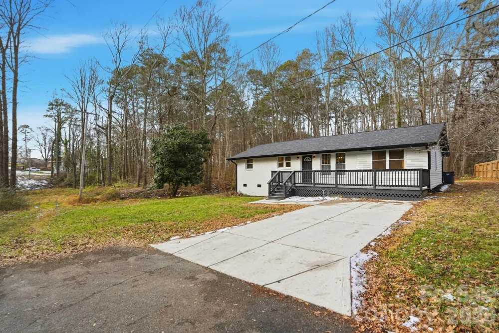 704 W Border Street Dallas, NC 28034
