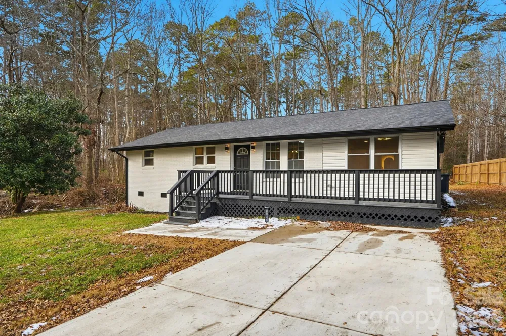 704 W Border Street Dallas, NC 28034