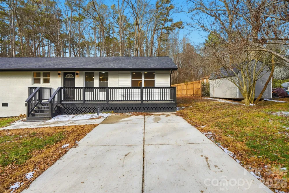 704 W Border Street Dallas, NC 28034