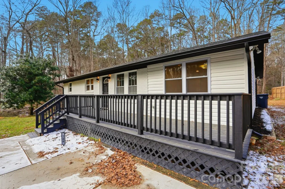 704 W Border Street Dallas, NC 28034