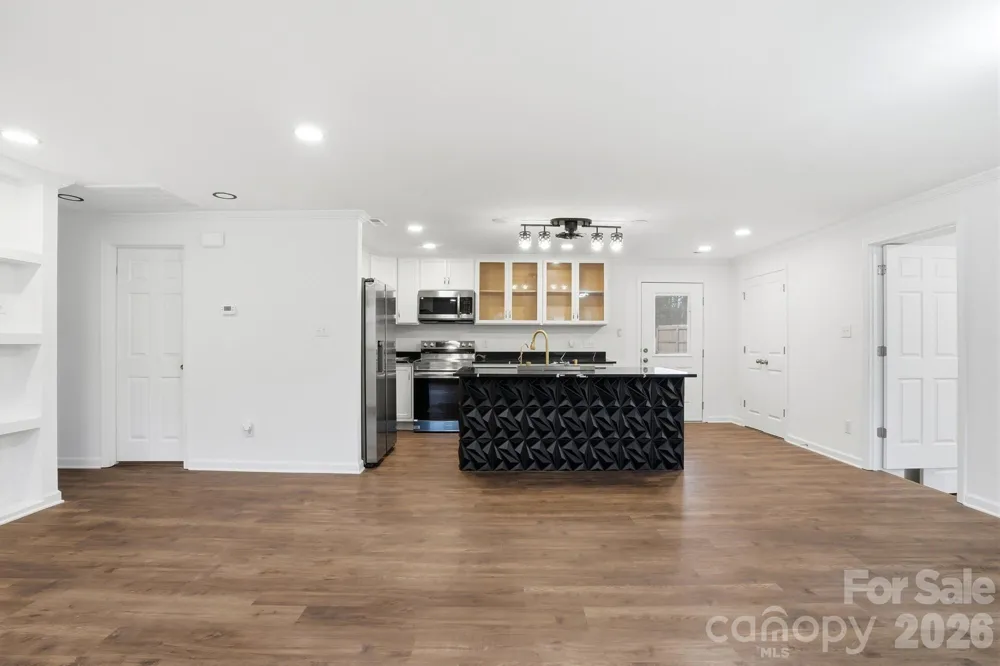 704 W Border Street Dallas, NC 28034